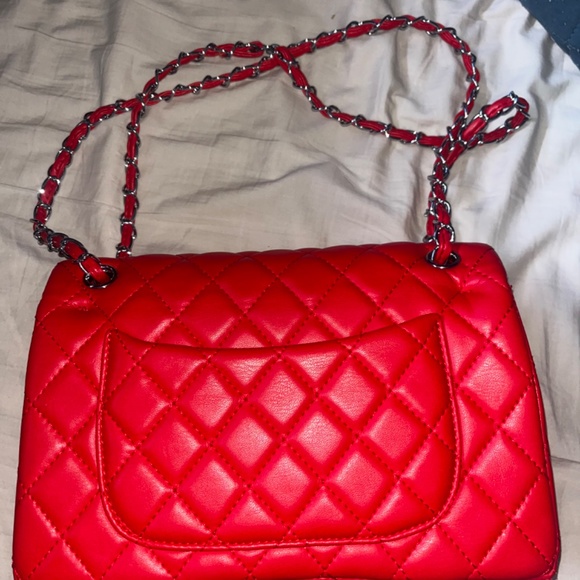 Red Chanel - Picture 2 of 5